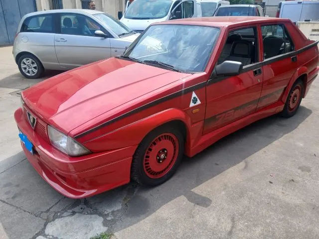 Alfa romeo 75 - dettaglio 2