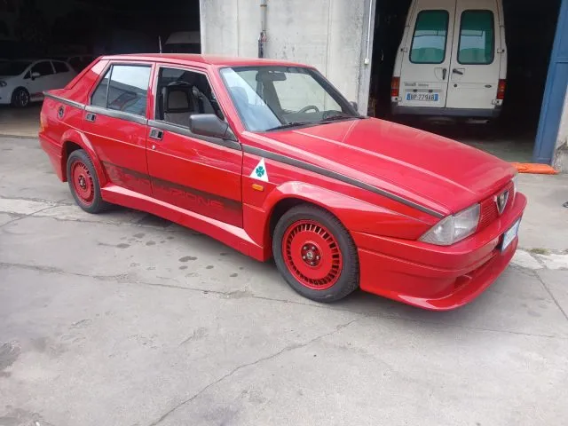 Alfa romeo 75 - dettaglio 4