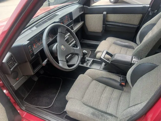Alfa romeo 75 - dettaglio 6