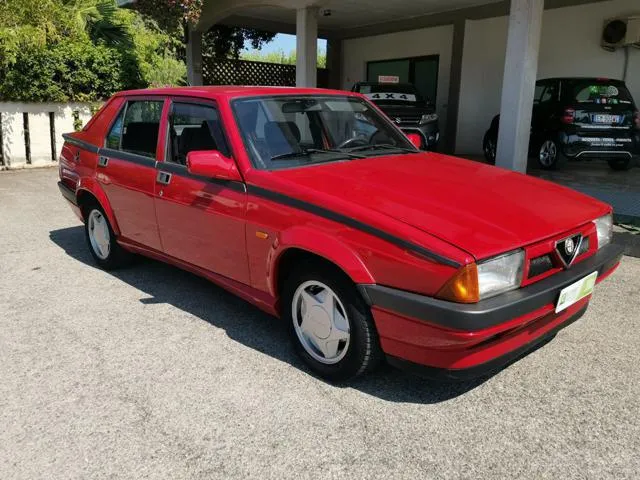 Alfa romeo 75 - dettaglio 2