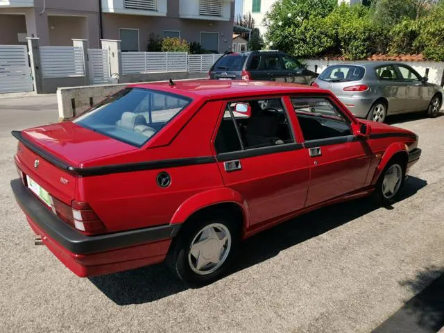 Alfa romeo 75 - dettaglio 4