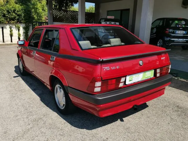 Alfa romeo 75 - dettaglio 5