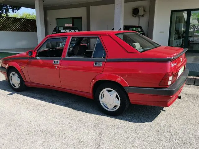 Alfa romeo 75 - dettaglio 6