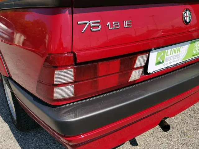 Alfa romeo 75 - dettaglio 7
