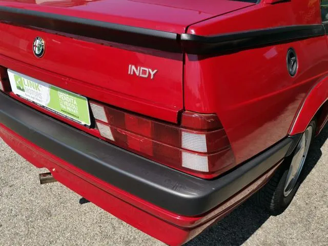 Alfa romeo 75 - dettaglio 8