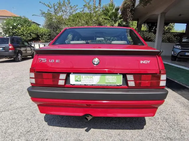 Alfa romeo 75 - dettaglio 9