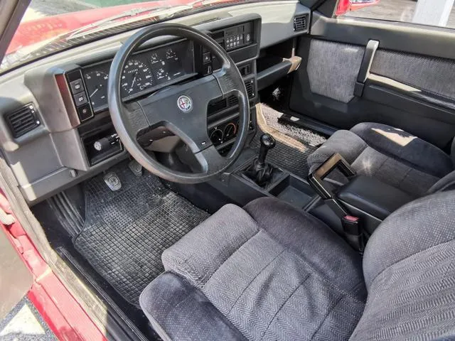 Alfa romeo 75 - dettaglio 10