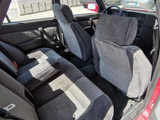 Alfa romeo 75 - dettaglio 14