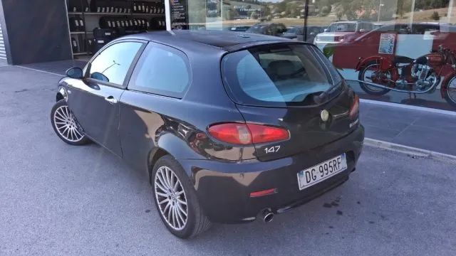Alfa romeo 147 - dettaglio 5