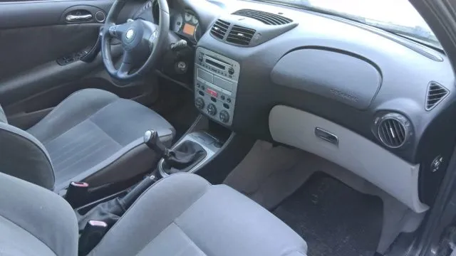 Alfa romeo 147 - dettaglio 8