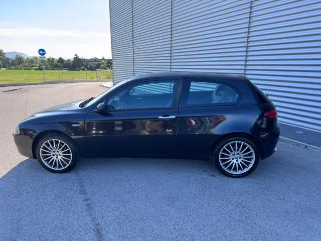 Alfa romeo 147 - dettaglio 16