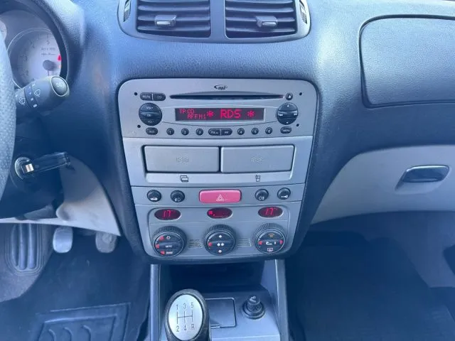 Alfa romeo 147 - dettaglio 20