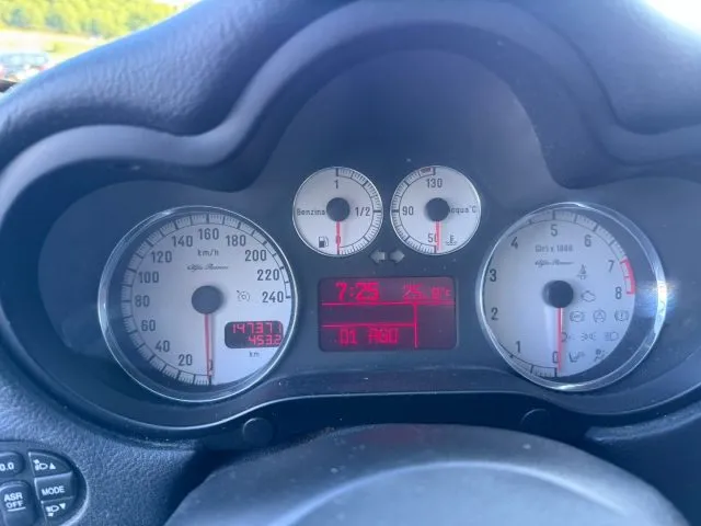 Alfa romeo 147 - dettaglio 21