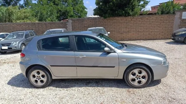 Alfa romeo 147 - dettaglio 5