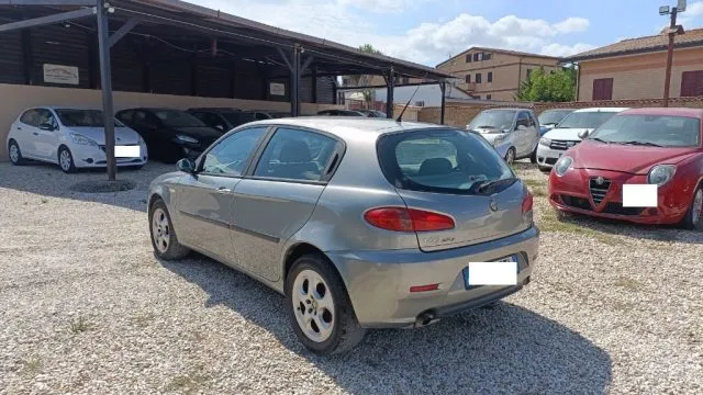 Alfa romeo 147 - dettaglio 9
