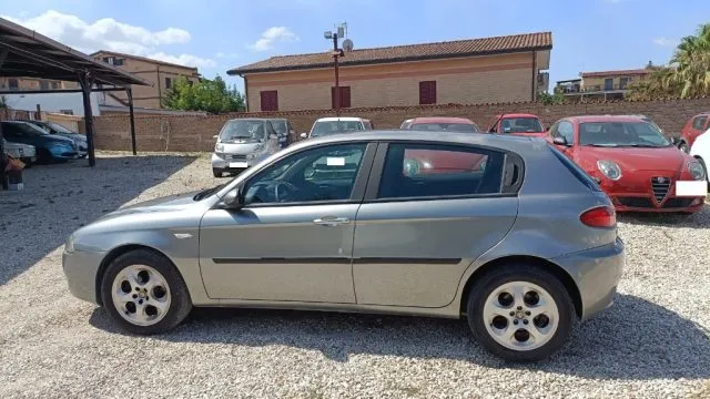 Alfa romeo 147 - dettaglio 11