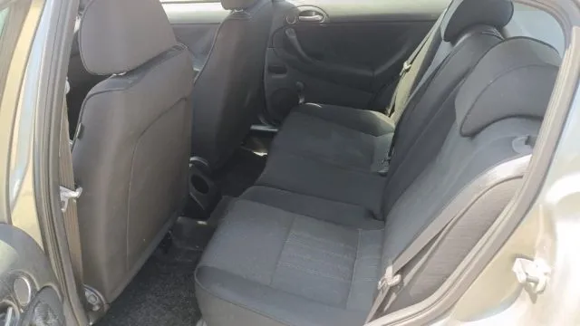 Alfa romeo 147 - dettaglio 12