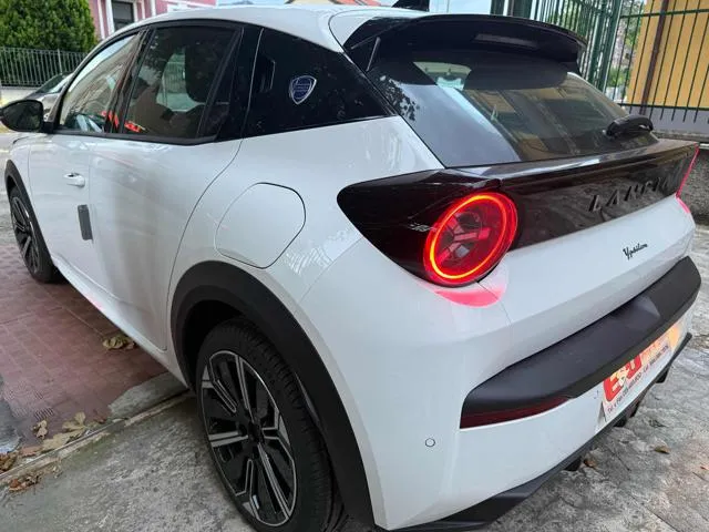 Lancia Ypsilon Hybrid e-DCT - Foto 5