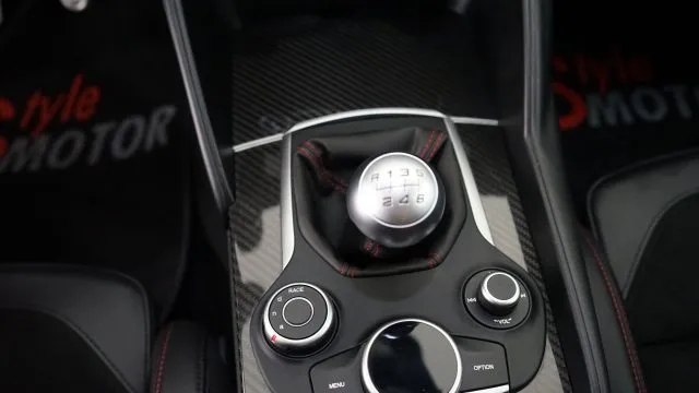 Alfa Romeo Giulia 2.9 T V6 Quadrifoglio MANUALE TIRATURA LIMITATA - Foto 12