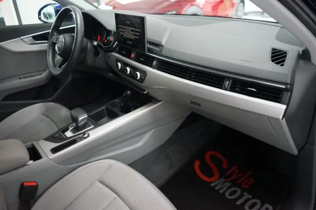 Audi A4 Avant 35 TDI Str. Advantage Full Uniprop. Tagliand - Foto 7