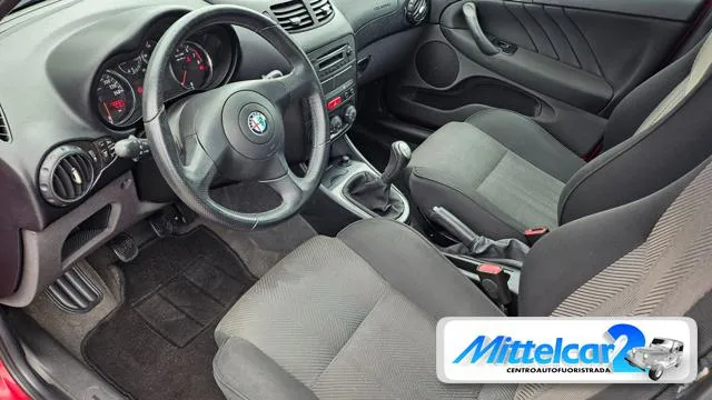 Alfa romeo 147 - dettaglio 8