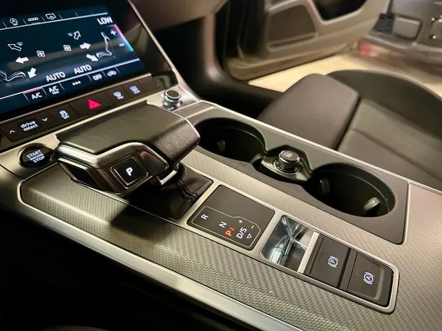 Audi A6 Avant 40 2.0 TDI quattro SPORT UNIPRO - Foto 10