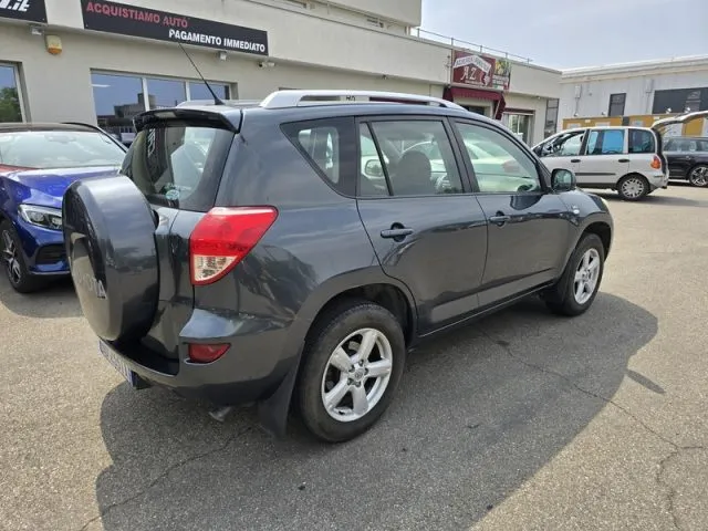 Toyota RAV 4 RAV4 2.2 D-4D 136 CV - Foto 2