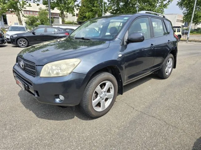 Toyota RAV 4 RAV4 2.2 D-4D 136 CV - Foto 5