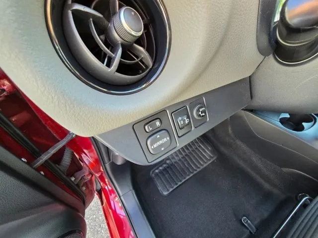 Toyota Yaris 1.0 72 CV 5 porte NEOPATENTATI - PERMUTE - Foto 11