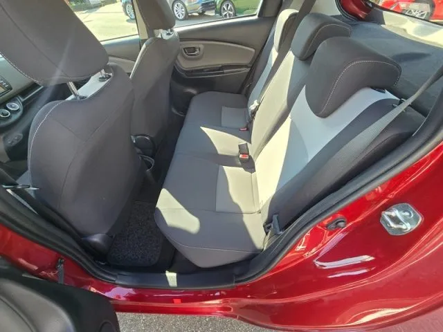 Toyota Yaris 1.0 72 CV 5 porte NEOPATENTATI - PERMUTE - Foto 12